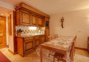 Apartment for 7, ski-in/ski-out, balcony