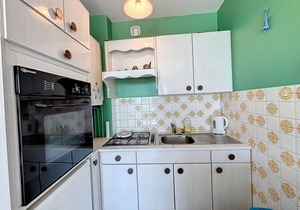 Apartment in central Granville with balcony, 300m from the beach and casino