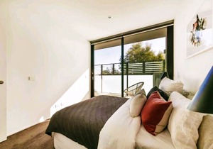 Apartment in Richmond Church St near Shops and Sporting grounds with city views!