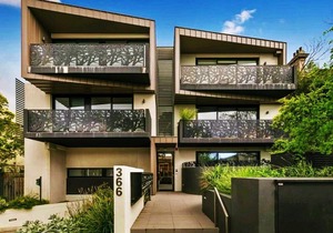 Apartment in Richmond Church St near Shops and Sporting grounds with city views!