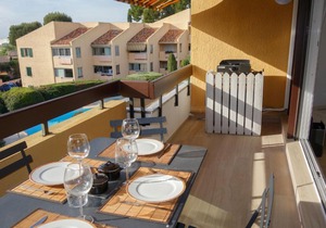 Apartment Les Jardins de Bandol by Interhome