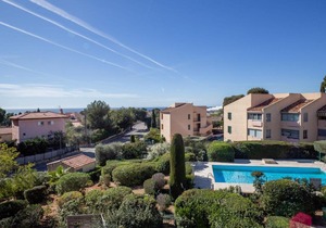 Apartment Les Jardins de Bandol by Interhome