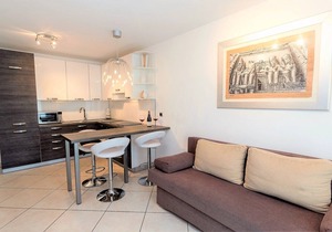 Apartment Queens II with Sea View in Selce