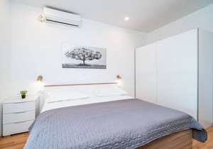 Apartment & Rooms Papa - Basic Double Room with Balcony and Partial Sea View