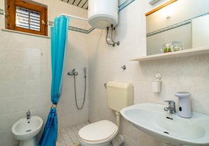 Apartment & Rooms Papa - Basic Double Room with Balcony and Partial Sea View