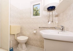 Apartment Sandra - quiet & close to the beach: A3(2+1) - Okrug Donji, Island Ciovo, Croatia