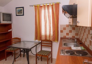 Apartment Super - 50 m from pebble beach: A8 Marija - 1.kat(3+2) - Povljana, Island Pag, Croatia
