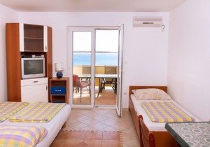 Apartment Super - 50 m from pebble beach: A6 Anja - 2.kat(2+2) - Povljana, Island Pag, Croatia
