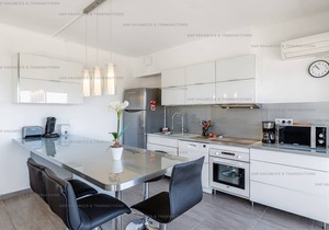 Apartment with sea view, 3 bedrooms, air conditioning, WiFi, beach on foot