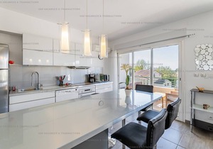 Apartment with sea view, 3 bedrooms, air conditioning, WiFi, beach on foot