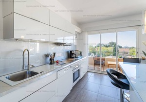 Apartment with sea view, 3 bedrooms, air conditioning, WiFi, beach on foot