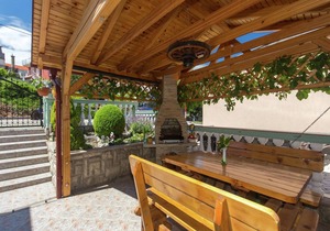 Apartment with shared swimming pool