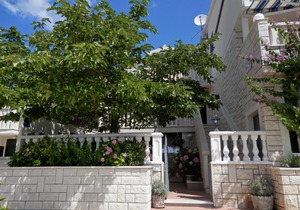 Apartments Hrgovic (22621-A2) - Rogoznica