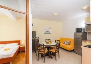 Apartments Lovorka
