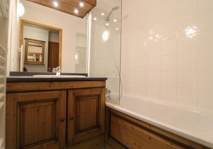 Appart 6 pers avec piscine, skis, ascenseur à Lanslebourg - FR-1-508-93