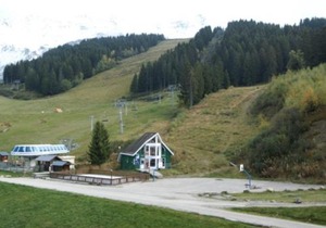 Appartement 2 pièces au pied des pistes, balcon et casier à ski - FR-1-557-105
