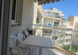 Appartement calme au cœur de Cavalaire, climatisé avec terrasse, parking et toutes commodités - FR-1-100-233