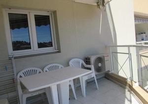 Appartement calme au cœur de Cavalaire, climatisé avec terrasse, parking et toutes commodités - FR-1-100-233