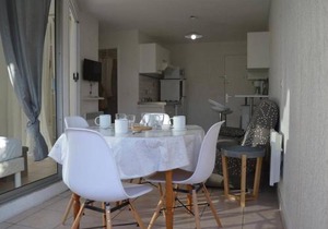 Appartement T2 en Rez-de-Chaussée avec Terrasse et Parking à Saint-Cyprien - FR-1-225D-472