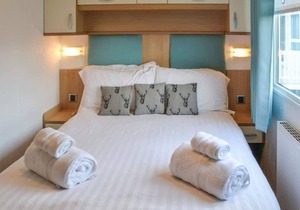 Apple Tree Lodge, Hot Tub, 3 bedroom, 2 Bars