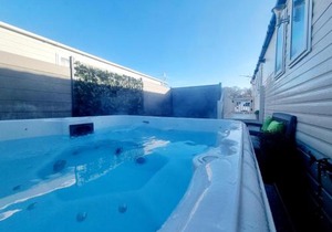 Apple Tree Lodge Hot Tub 3 bedroom 2 Bars