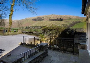 APPLETHWAITE COTTAGE, family friendly, with open fire in Troutbeck