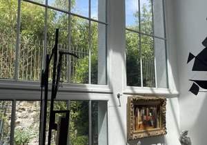 Artist House with a private garden in the center of Paris