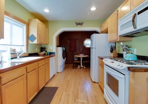 Aspen House- Sweet, Modern Downtown Cottage, 100+mbps Wifi, A/C, Walk Everywhere