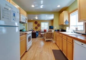 Aspen House- Sweet, Modern Downtown Cottage, 100+mbps Wifi, A/C, Walk Everywhere