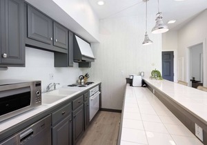 Aspen Mountain Hideaway - Stunning Views! Modern Decor, Wood FP, Outdoor Pool, HT & Walk to Town