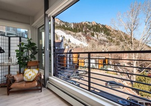 Aspen Mountain Hideaway - Stunning Views! Modern Decor, Wood FP, Outdoor Pool, HT & Walk to Town