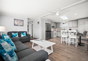 Assateague Pointe 2 br/1 ba 2 outdoor pools -in WOC.