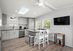 Assateague Pointe 2 br/1 ba 2 outdoor pools -in WOC.