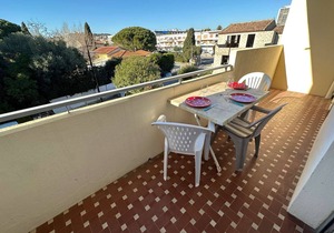 At the center of Sablettes at 300m of the beach and stores