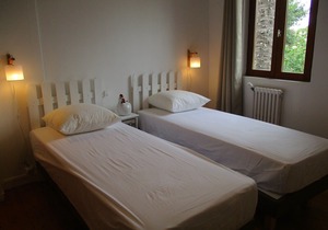 At the foot of the city, large charming apartment: 2 terraces, private garage, WIFI