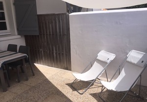 At the heart of FLEET IN RE, Gite for 2 people, private patio, private parking