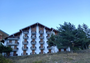 Auron studio sleeps 4, south facing