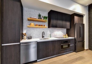 Austin Luxury 2BR: Rooftop Heated Pool & City View
