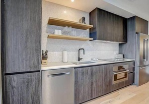 Austin Luxury 2BR: Rooftop Heated Pool & City View