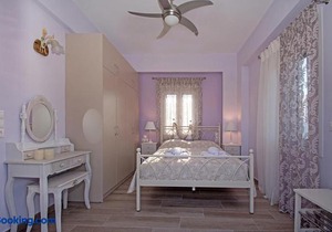 Avlemonas Bay Sea Houses