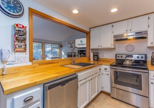 AWBR04 - Walk to Fort Rock, Single Level, Hot Tub, Bikes, BBQ