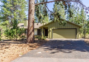 AWBR04 - Walk to Fort Rock, Single Level, Hot Tub, Bikes, BBQ