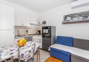 Awesome apartment in Viskovo with kitchen