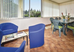 Awesome home in Caumont sur Durance w/ Outdoor swimming pool, WiFi and Outdoor swimming pool