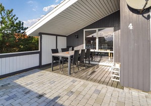 Awesome home in Hvide Sande with sauna