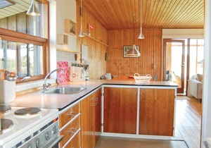 Awesome home in Hvide Sande with WiFi
