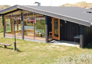 Awesome home in Hvide Sande with WiFi