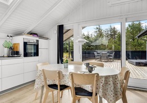 Awesome home in Hvide Sande with WiFi