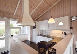 Awesome home in Juelsminde with kitchen