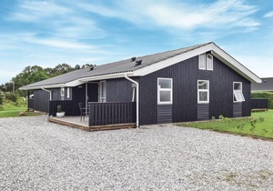 Awesome home in Juelsminde with kitchen